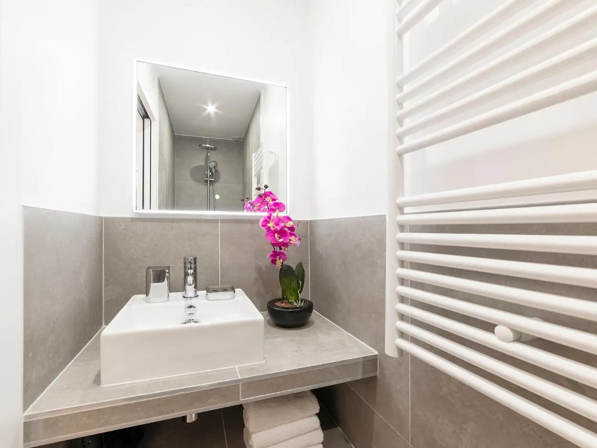 Apartman Livinparis - Luxury 3 Bedrooms Opera I *